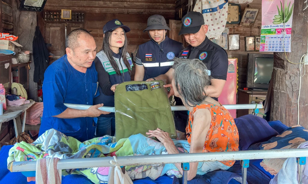 องค์การบริหารส่วนตำบลบ้านมาง ร่วมกับ กองอำนวยการรักษาความั่นคงภายในจังหวัดพะเยา กอ.รมน.พ.ย. ลงพื้นที่มอบผ้าห่ม กลุ่มผู้เปราะบาง ประชาสัมพันธืงดเผาป่า และเชิญชวนพี่น้องชาวตำบลบ้านมางร่วมเลือกตั้ง นายกองค์การบริหารสน่วนตำบล และสมาชิกสภาองค์การบริหารส่วนตำบล วันที่ 11 มกราคม 2569