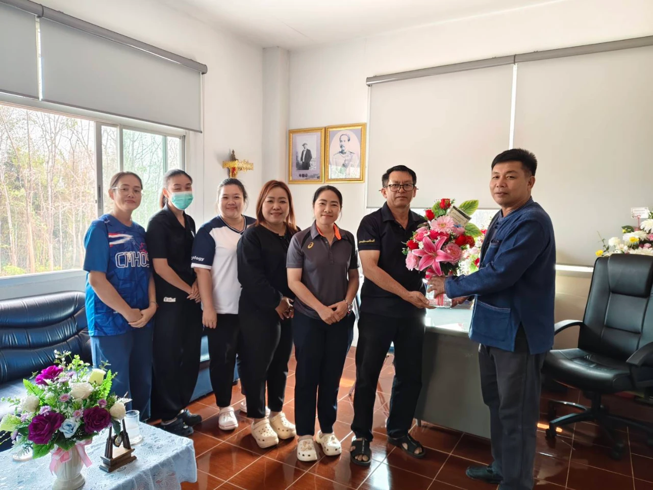 ศูนย์สุขภาพชุมชนตำบลบ้านมางร่วมแสดงความยินดีกับนายสุนทร ช่างสาร ที่ดำรงตำแหน่งนายกองค์บริหารส่วนตำบลบ้านมาง