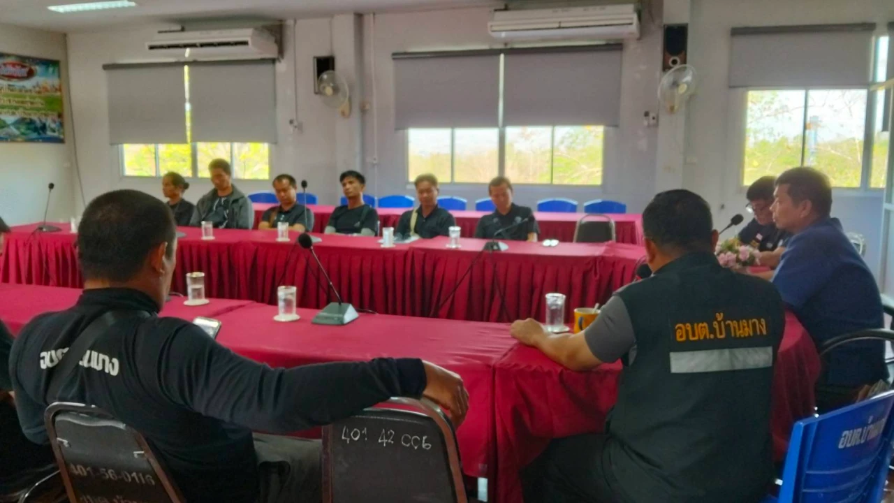 ประชุมกำหนดการทำงานลูกจ้างบริการและลูกจ้างทั่วไปเพื่อชี้แจงแนวทางในการปฏิบัติงานและกฎข้อระเบียบต่างๆให้แก่ลูกจ้างบริการและลูกจ้างทั่วไปได้ปฏิบัติตามอย่างถูกต้อง