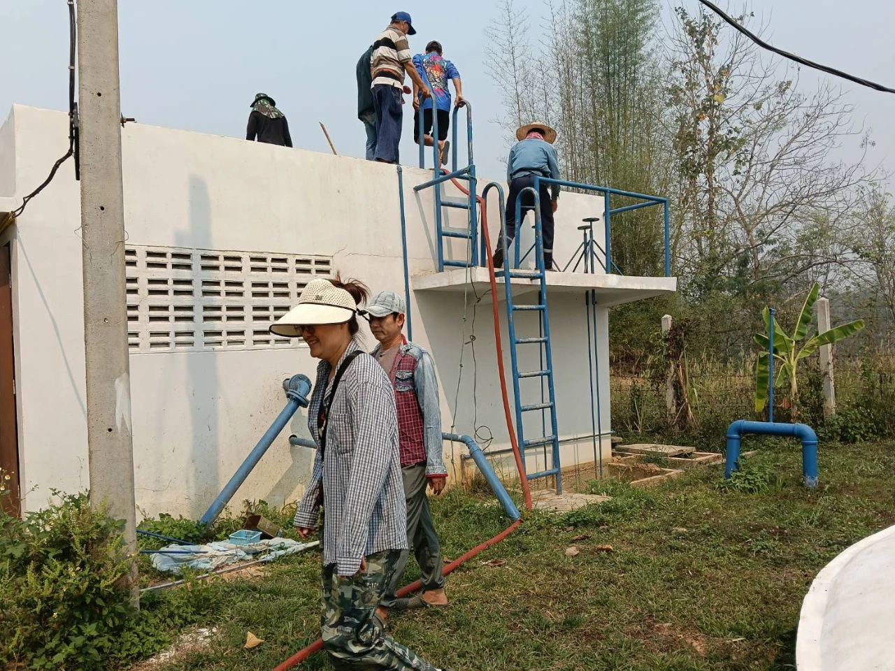 กองช่างองค์การบริหารส่วนตำบลบ้านมางเข้าทำความสะอาดประปาหมู่บ้านบ้านป่าแขม หมู่ที่ 4 ตำบลบ้านมาง