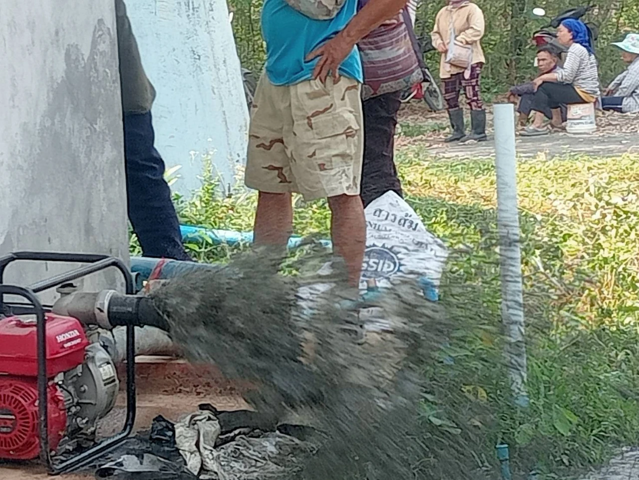 ลงพื้นที่ทำความสะอาดล้างประปาหมู่บ้านบ่อตองหมู่ที่ 9 ตำบลบ้านมาง