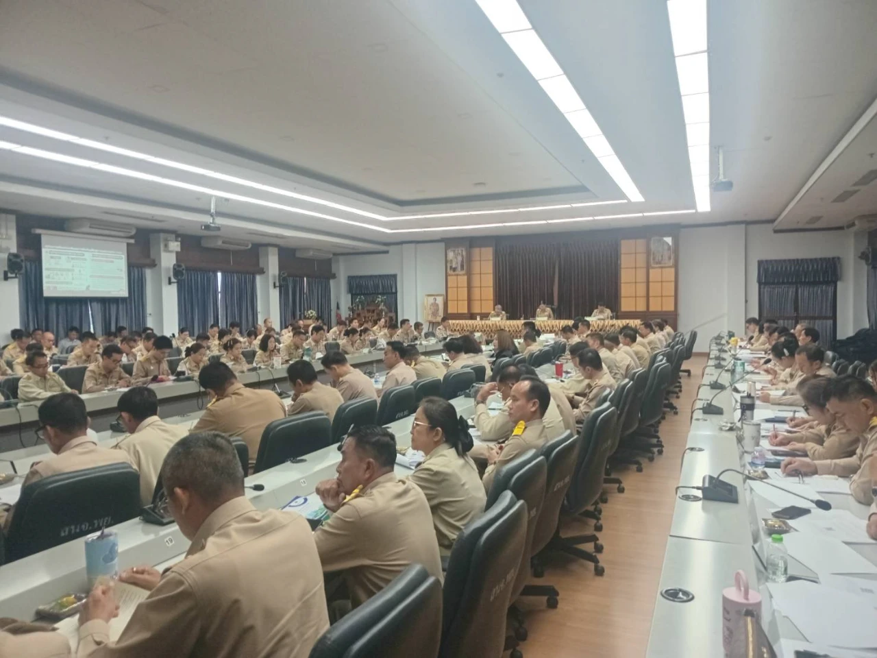 ประชุมชี้แจงข้อราชการให้แก่ผู้บริหารองค์กรปกครองส่วนท้องถิ่น ณ. ห้องประชุมภูกามยาว ชั้น 5 ศาลากลางจังหวัดพะเยา