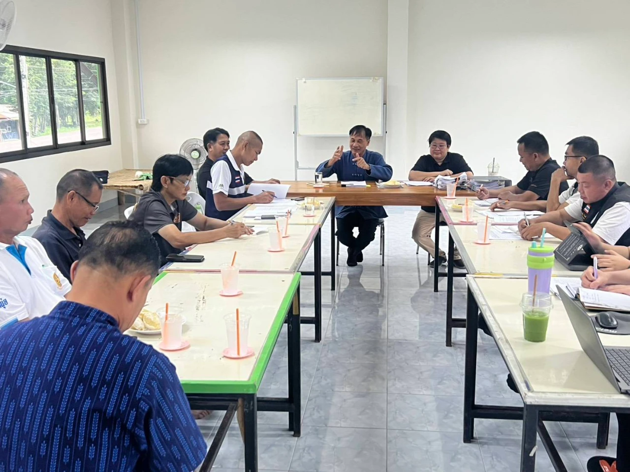 ประชุมช่วยเหลือประชาชนผู้ประสบสาธารณภัย(อุทกภัย)