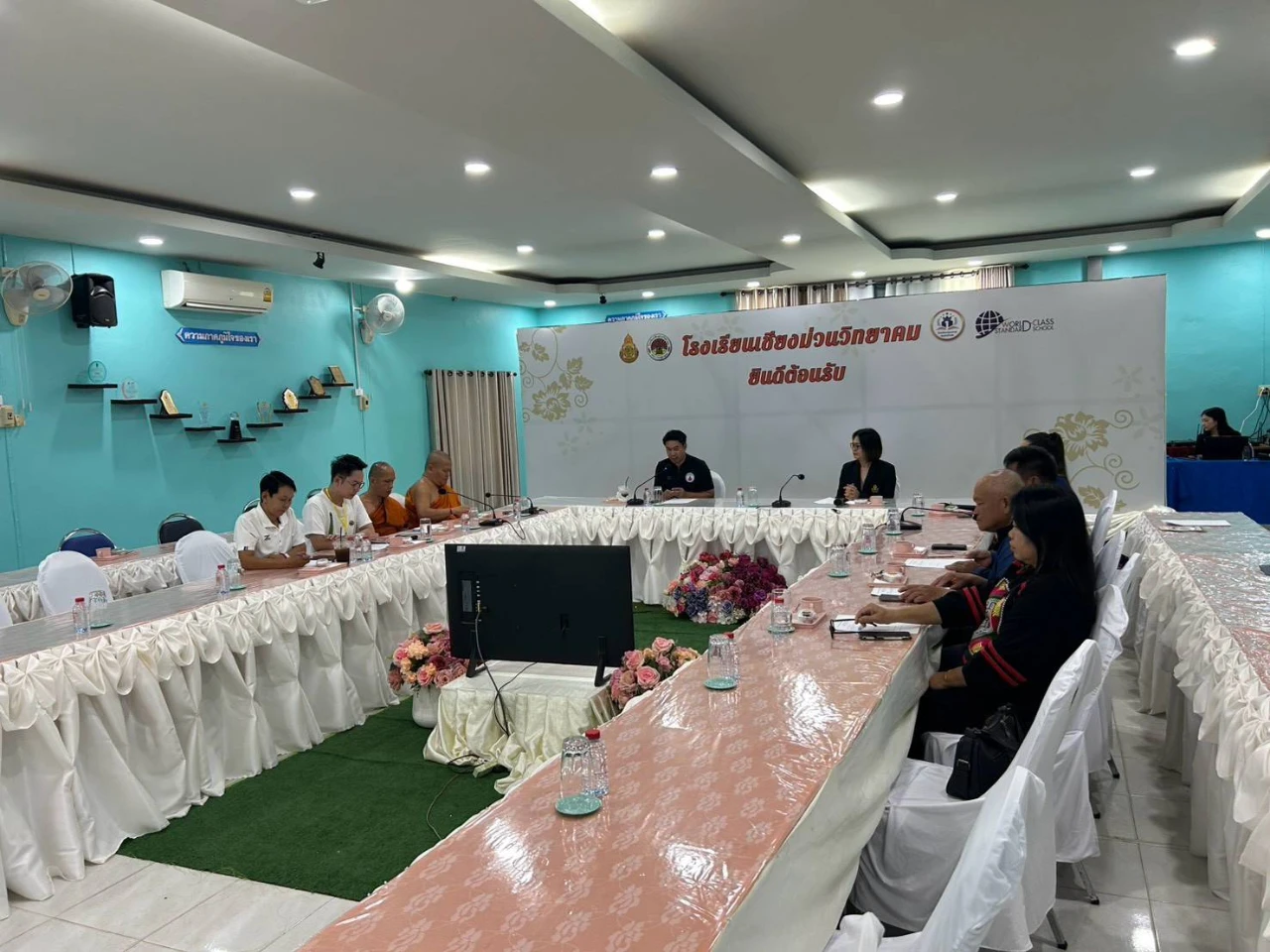 ประชุมการดำเนินงานของโรงเรียนและนำเสนอข้อมูลและข่าวสารต่างๆ รวมไปถึงวางแผนในการปฏิบัติงานราชการของโรงเรียนเชียงม่วนวิทยาคม